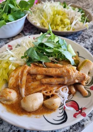 รูปของ น้ำยาป่า ตีนไก่ ลูกชิ้นปลา