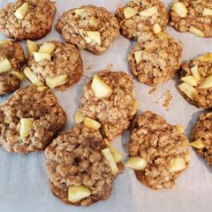 A picture of Apple Oatmeal Cookies.