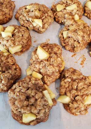 A picture of Apple Oatmeal Cookies.