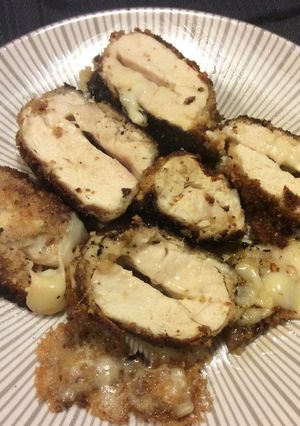 Une photo de Escalope de Poulet farcie au fromage et panée aux Noisettes