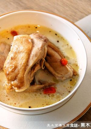 黑木耳鮮奶燉雞湯 的食譜成品照片
