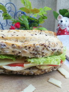 Foto principal de Bocadillo de pollo en barra de cereales