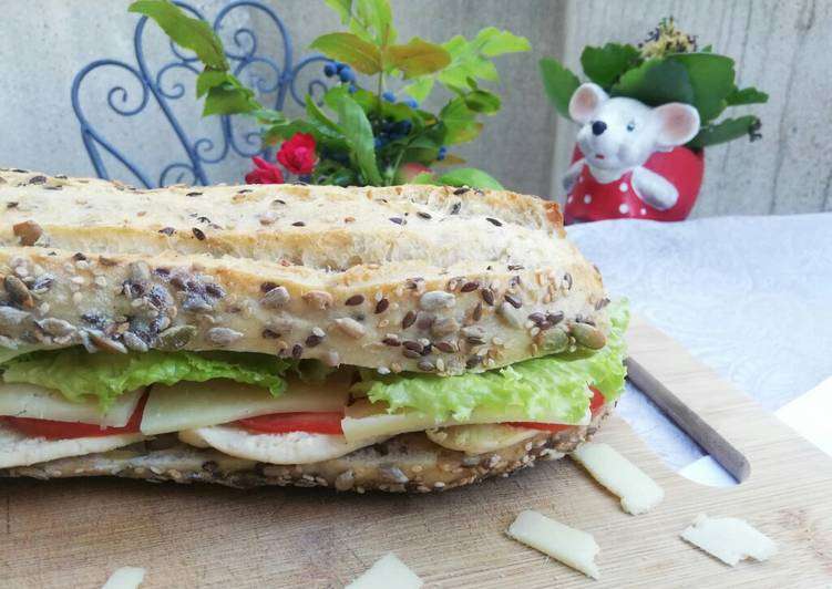Bocadillo de pollo en barra de cereales