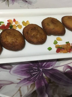 मीठे गुलगुले (Meethe gulgule recipe in hindi) रेसिपी मुख्य फोटो