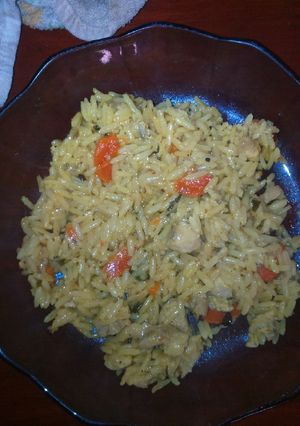 Una foto de Arroz con pollo al curry
