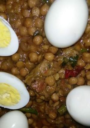 A picture of White chanay eggs.