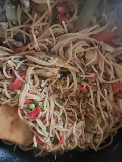 Una foto de Spaghetti con carne picada y verduras