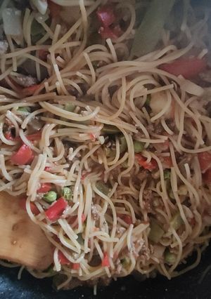 Una foto de Spaghetti con carne picada y verduras