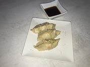 Una foto de gyozas vegetales