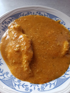 Una foto de Pollo con salsa de almendras 🍗🥘