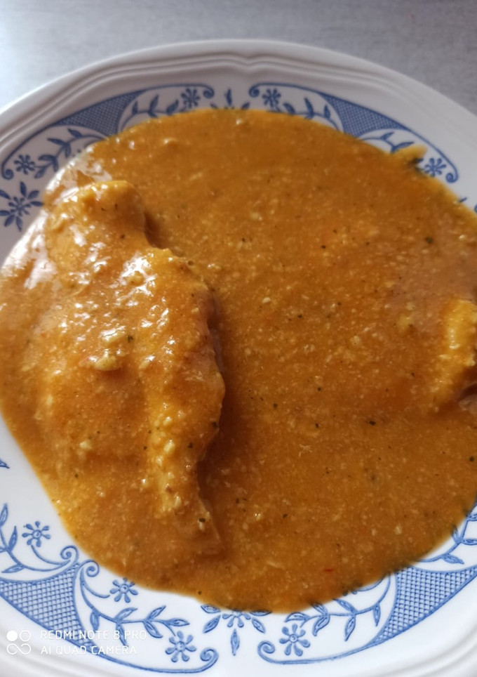 Una foto de Pollo con salsa de almendras 🍗🥘