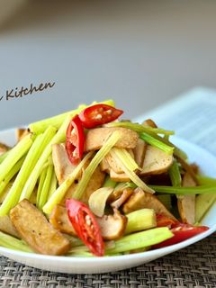 醬燒豆干炒芹菜 / 家常菜 的食譜成品照片