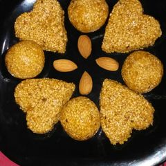 Jaggery til ladoo A picture of Jaggery til ladoo.