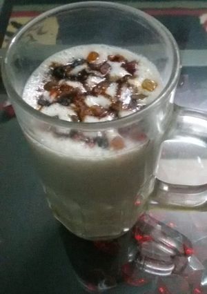 A picture of Cold coffee with icecream.