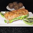 Baguette de semillas con aguacate y queso 0% con sal en escamas de manantial con trufa