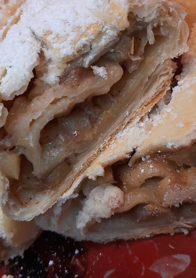 Рулет с яблоком и бананом