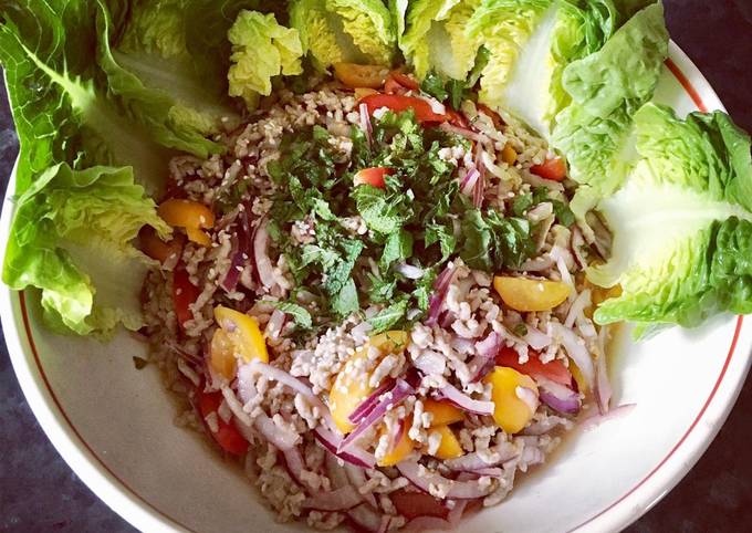 Thai minced pork salad (larb moo ลาบหมู)