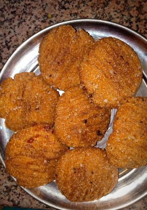 A picture of Fried biscuits.