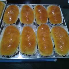 A picture of Roti isi pisang coklat lembut.