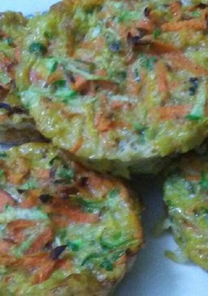 Una foto de Muffins de zapallitos y zanahoria