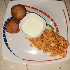 A picture of Farali pattice with curd and chivdo.