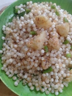 उपवासाची साबुदाणा खिचडी (upwasachi sabudana khichdi recipe in marathi) रेसिपी चे मुख्य फोटो