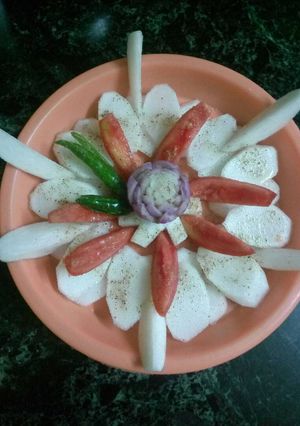 A picture of Onion,tomato,turnip salad.