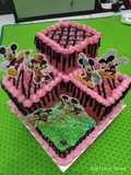 Menghias kue ulang tahun
