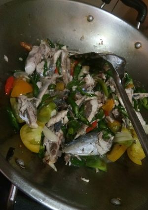 Foto resep Tumis ikan keranjang cabai hijau