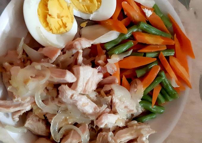 Diet Breakfast : Ayam suwir mix veggie Magic Com