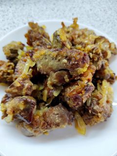Фото Жареная куриная печень с луком.