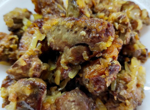 Фото Жареная куриная печень с луком.