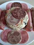 Ensaladilla casera con entremés