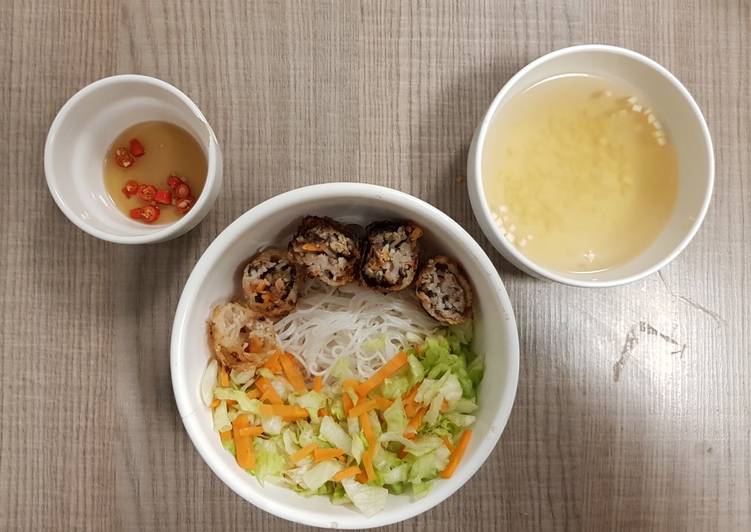 Bagaimana Menyiapkan Vietnamese Lumpia Spring Rolls (Bun Nem) simple yang Menggugah Selera