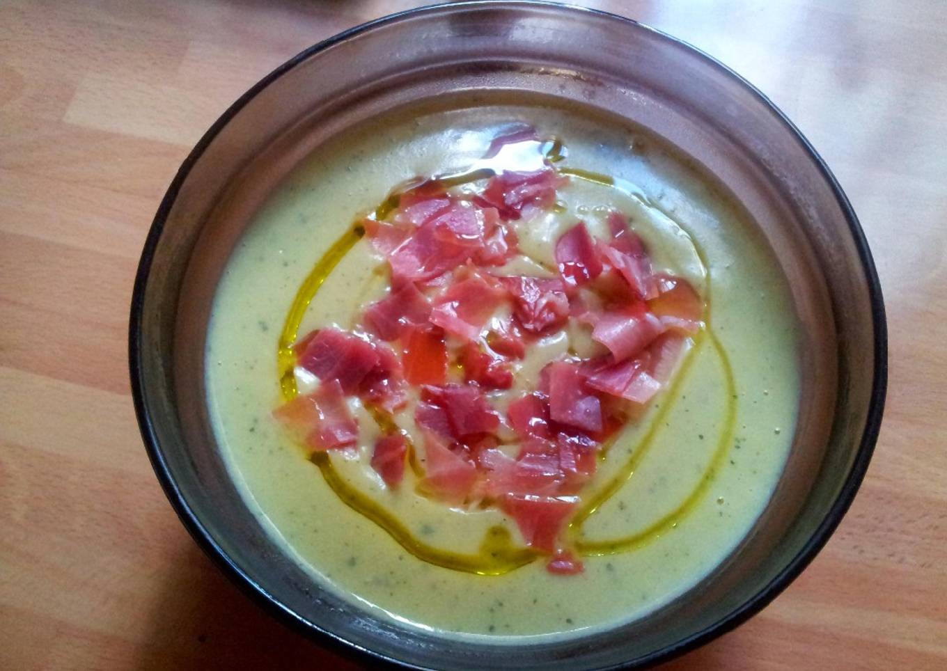 Crema fría de calabacín con melón y jamón