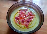 Una foto de melón con jamón serrano