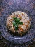 சேஷ்வான் ப்ரைடு ரைஸ் (செஸ்வான் சட்னி பயன்படுத்தி)(schezwan fried rice recipe in tamil)