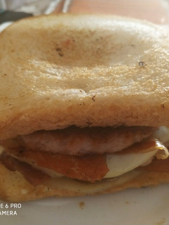 Una foto de Hamburguesa doble en pan Bimbo con cebolla frita