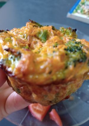 Una foto de Muffins de brócoli, zanahoria y atún