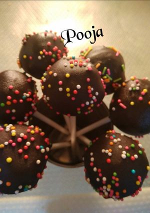 A picture of Eggless cake pops.