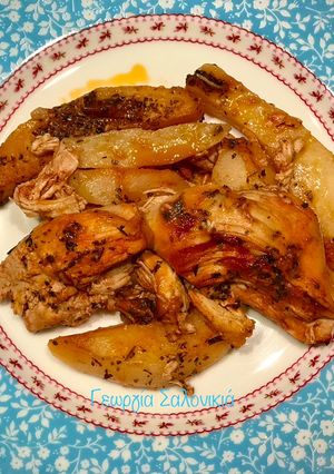 Φωτογραφία της συνταγής 🍗Κοτόπουλο κοκκινιστό 🥫 με πατάτες κυδωνάτες🥔