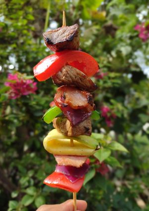 Una foto de Brochetas de res