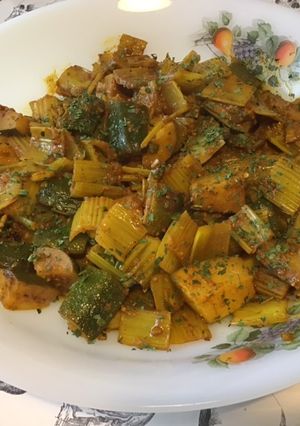 Une photo de Courgettes et céleri branche aux épices indiennes,ciboulette et citron