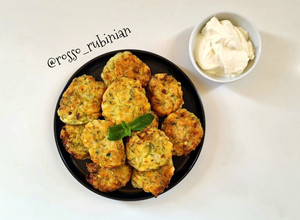 Foto di Frittelle di zucchine alla greca
