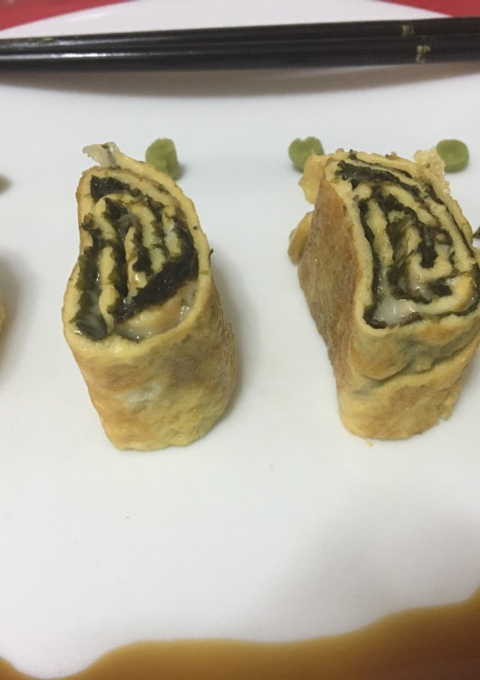 Una foto de Tamagoyaki con queso y alga nori