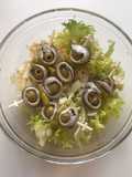 Ensalada de escarola con huevo cocido y gildas de boquerón