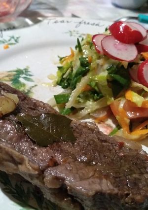 Una foto de Vacío a la Essen con ensalada súper cargada 😊