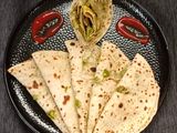 मटार पराठा (Matar Paratha Recipe In Marathi)