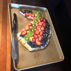 A picture of Fruit pizza!.