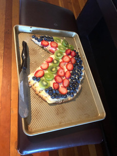 A picture of Fruit pizza!.